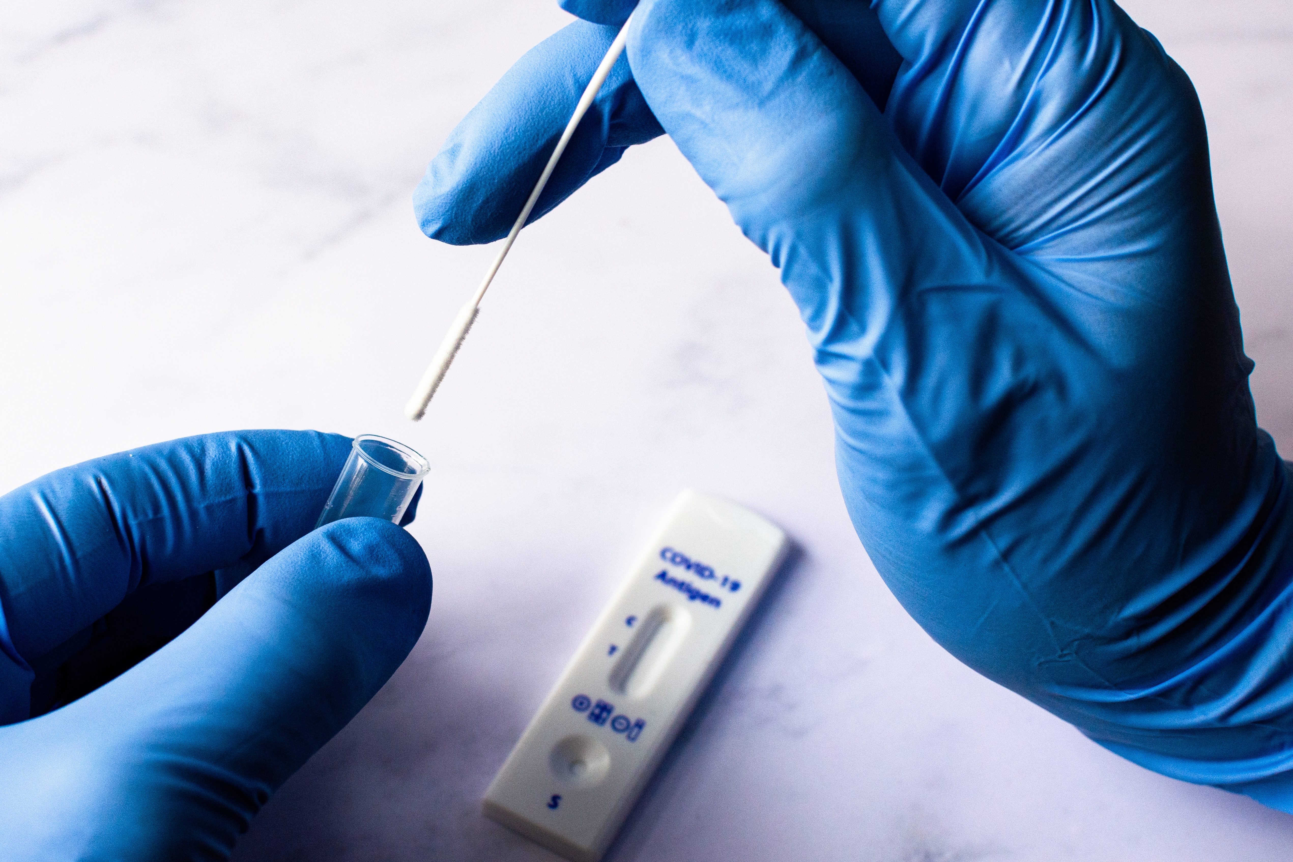 Corona Schnelltest mit Testlösung Corona Schnelltest mit Testlösung