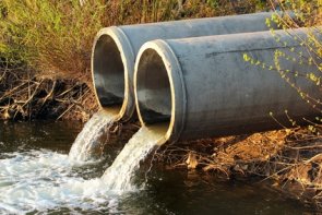 Discharge of sewage into a river Abwasser