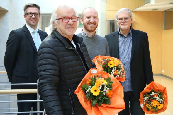 Carsten Tannhäuser verabschiedet alte Mitglieder und begrüßt das neue Mitglied.