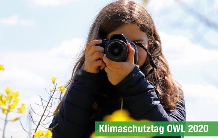 Plakat zum Klimaschutztag Mädchen mit Fotoapparat