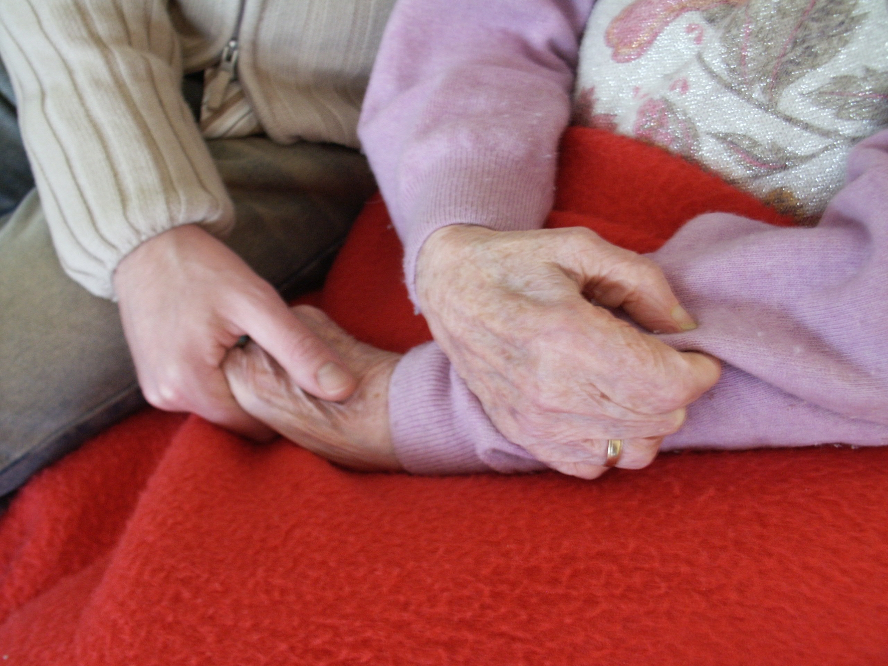 Hände im Schoss Hände im Schoss