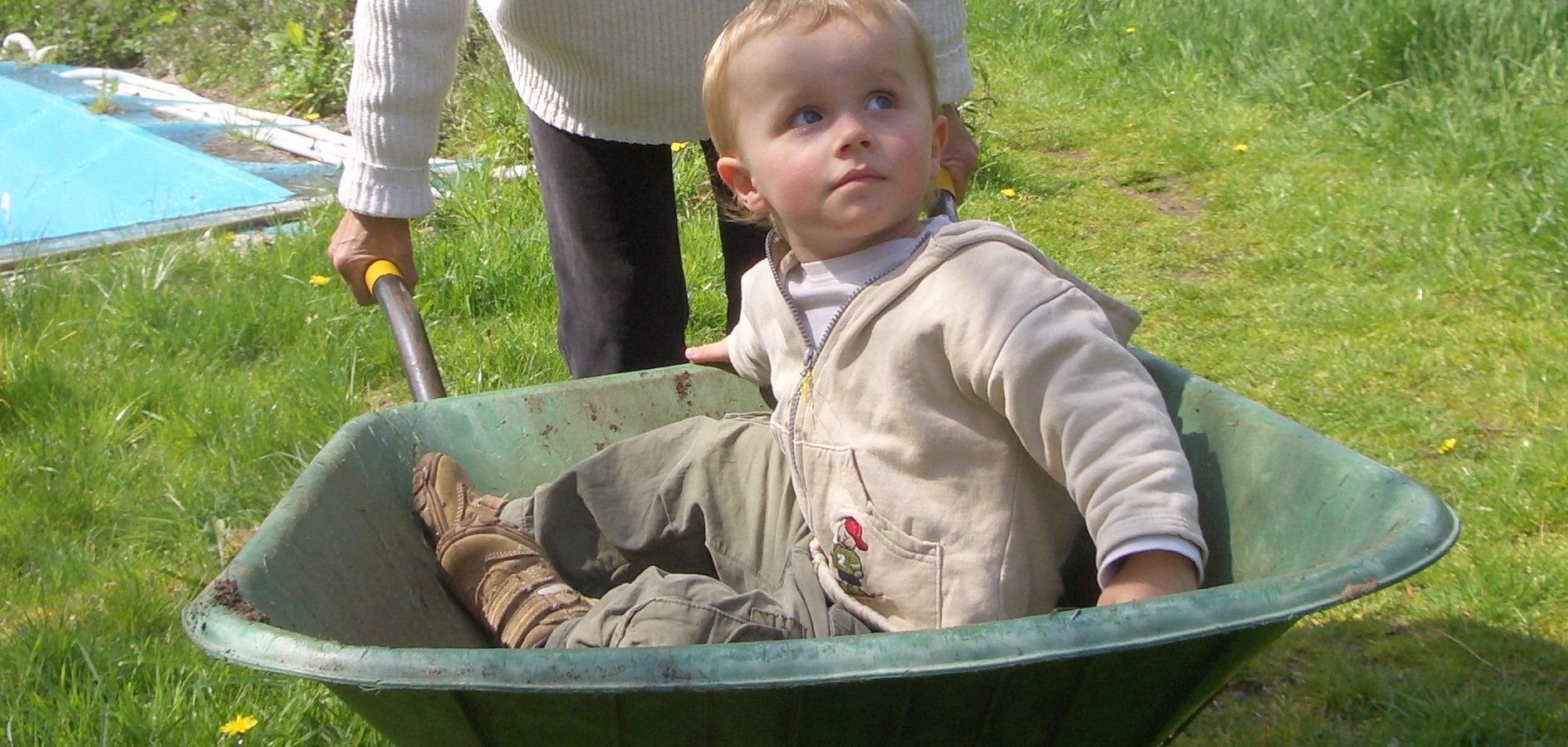 Ole in der Schubkarre Ole in der Schubkarre