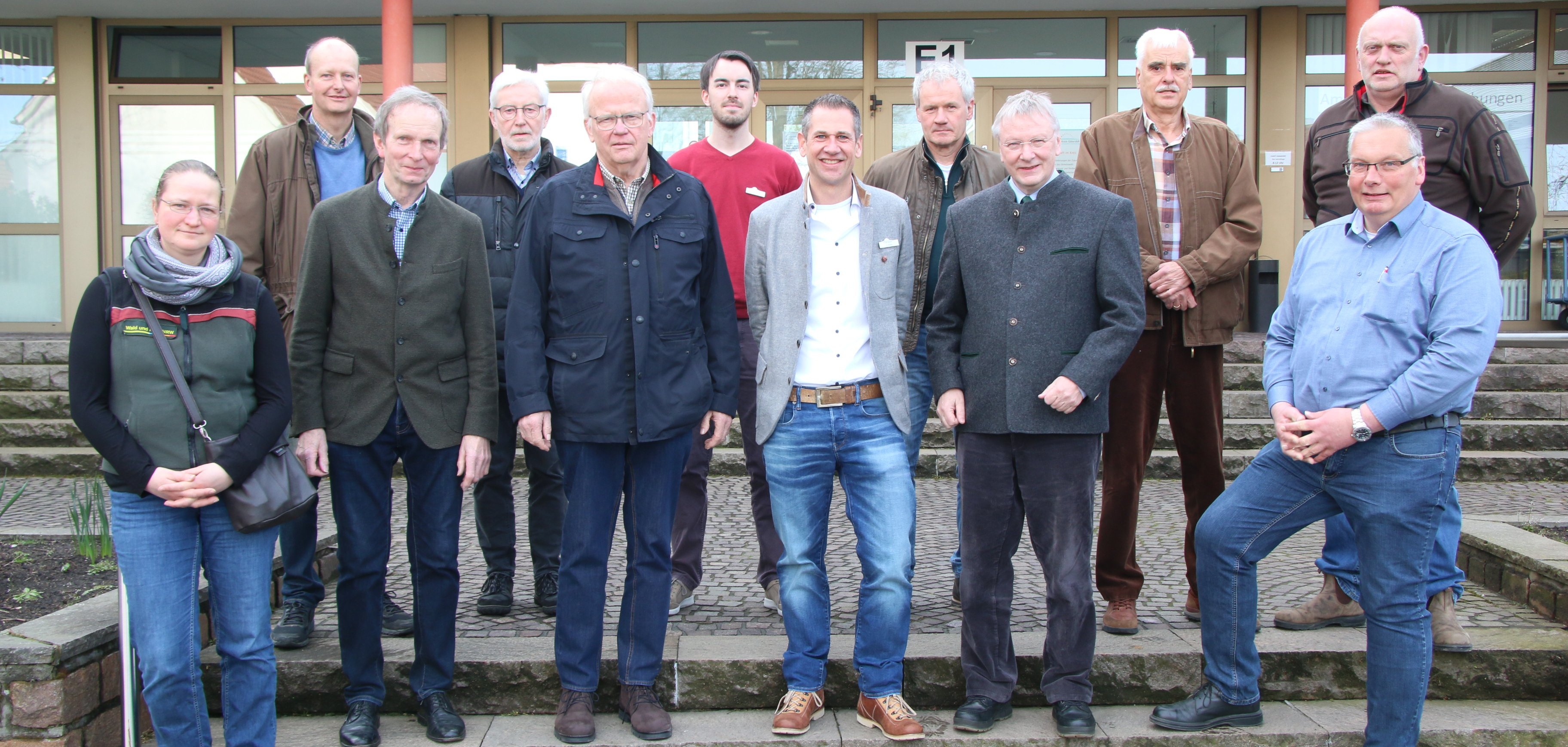 Gruppenfoto vor dem Kreishaus Wiedenbrück Gruppenfoto vor dem Kreishaus Wiedenbrück