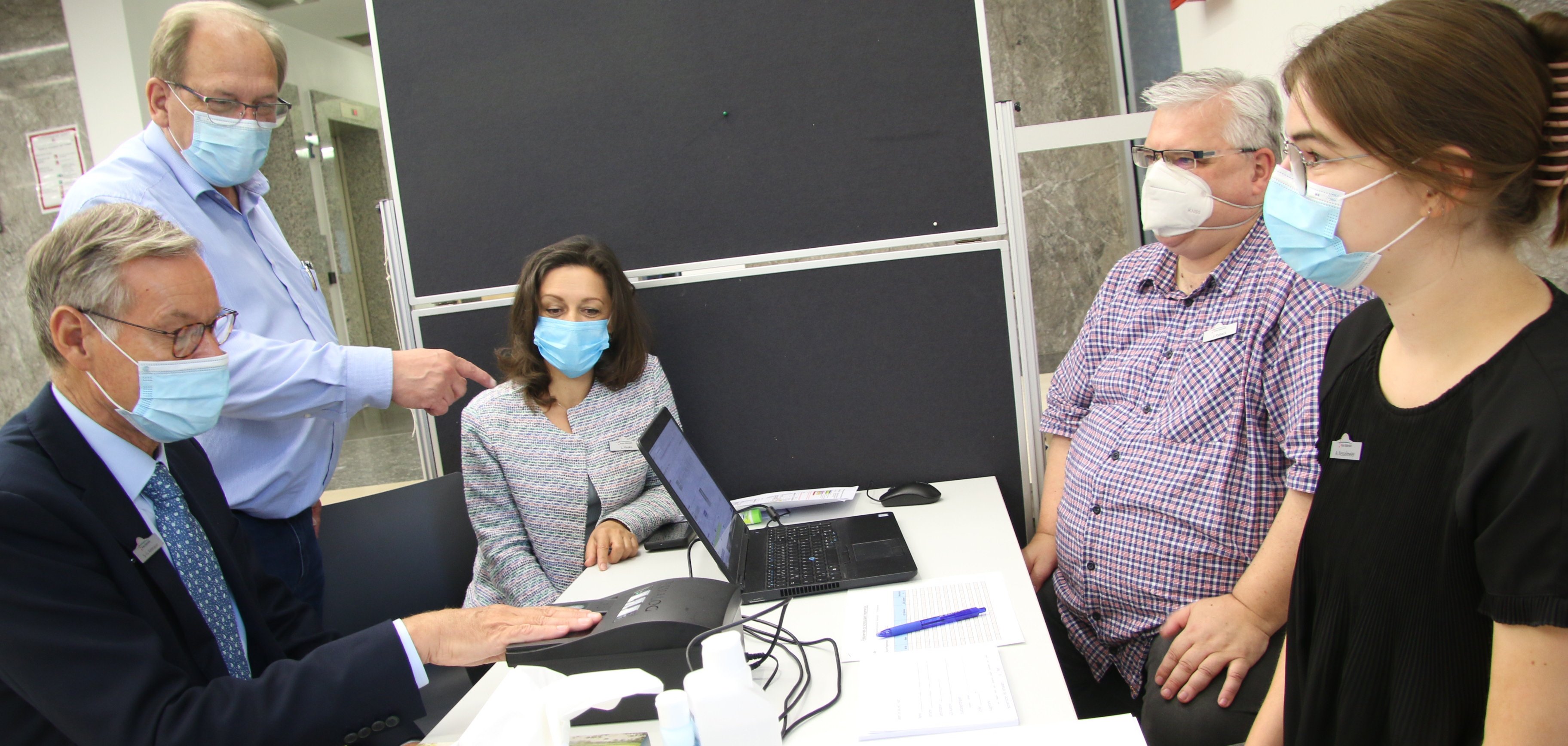 Landrat lässt sich PIK-Station erklären Landrat lässt sich PIK-Station erklären