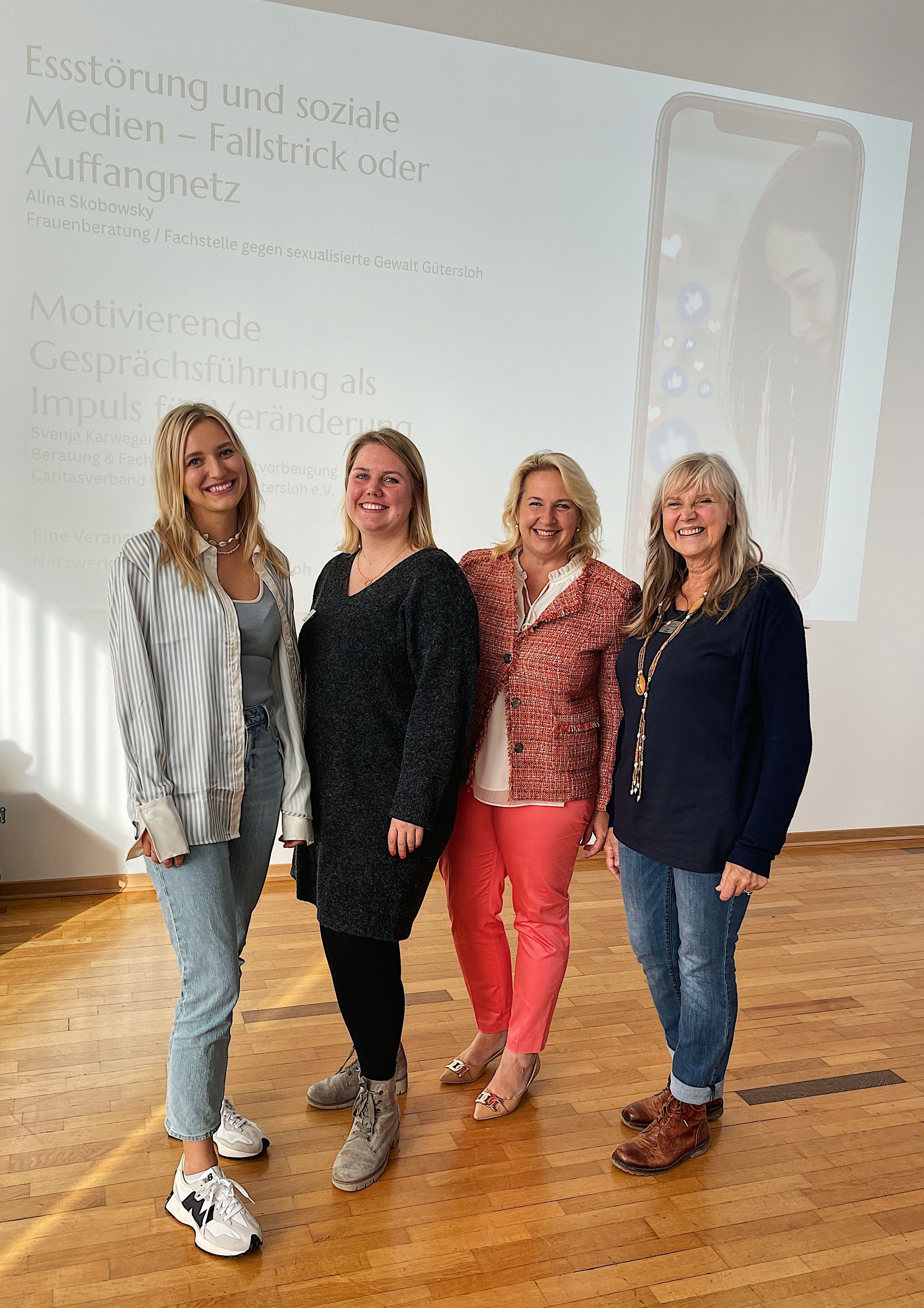 Foto von: Alina Skobowsky, Frauenberatung/Fachstelle gegen sexualisierte Gewalt Gütersloh Svenja Karweger, Beratung & Fachstelle für Suchtvorbeugung, Caritasverband für den Kreis Gütersloh e. V., Yvonne Hantke, Gleichstellungsbeauftragte des Kreises Gütersloh Ruth Walter, Beratung & Fachstelle für Suchtvorbeugung, Caritasverband für den Kreis Gütersloh e. V.