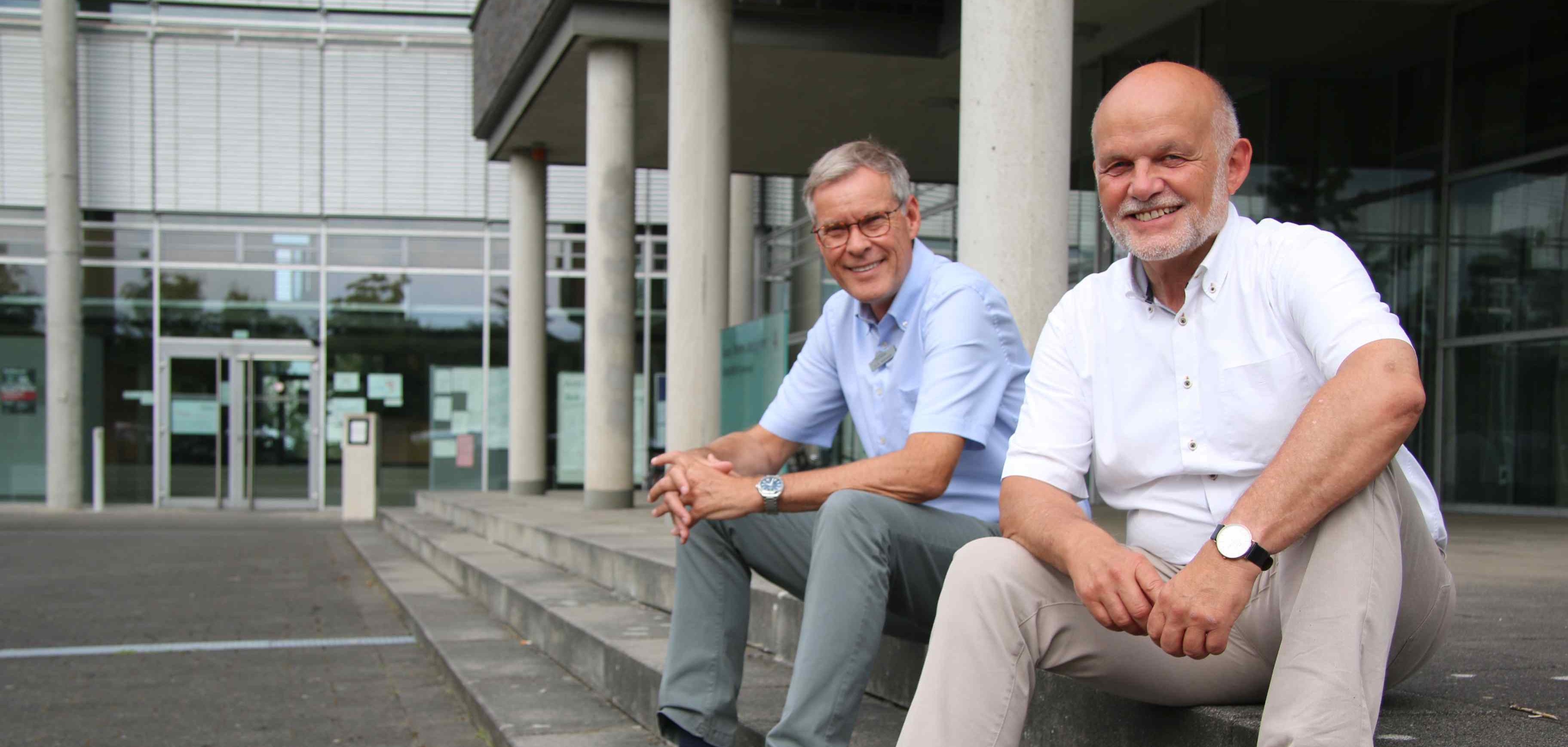 Landrat Sven-Georg Adenauer verabschiedete Bernhard Bußwinkel, Abteilungsleiter Bauen, Wohnen und Immissionen.