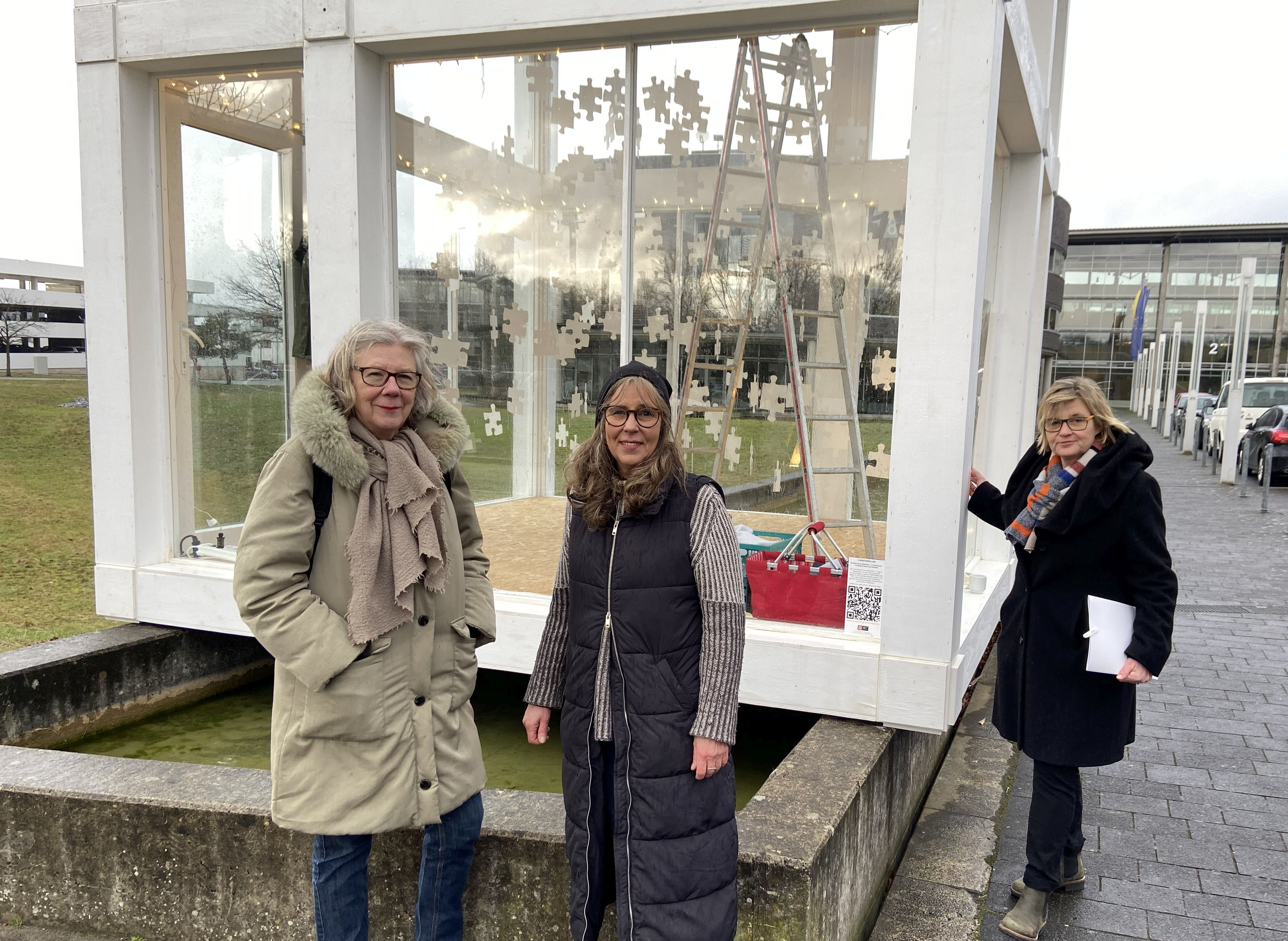 Die zweite Ausstellung im Pavillon vor dem Kreishaus stammt von der Haller Künsterlin Gaby Wieging. 