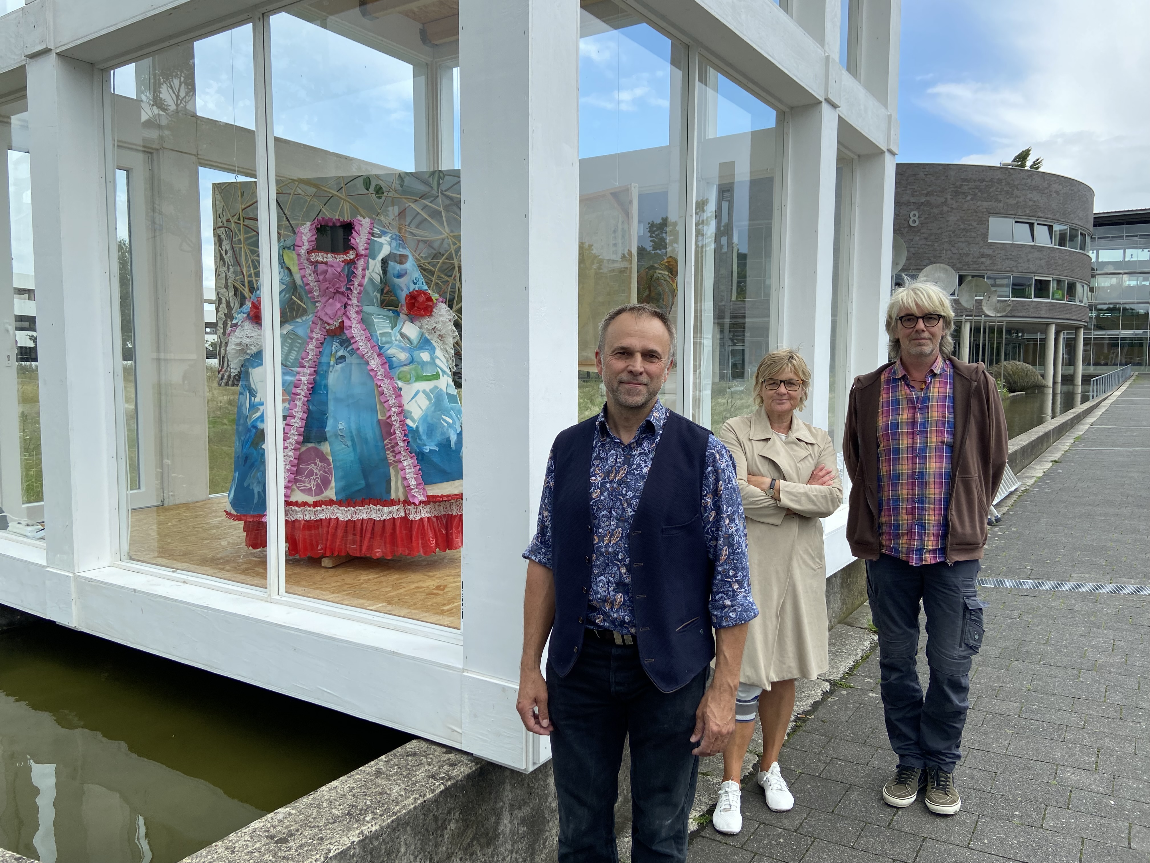 Die achte Ausstellung im Kubus vor dem Kreishaus wurde eröffnet.