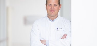 Dr. Philipp Bula, Chefarzt der Klinik für Unfall- und Wiederherstellungschirurgie am Klinikum Gütersloh. 