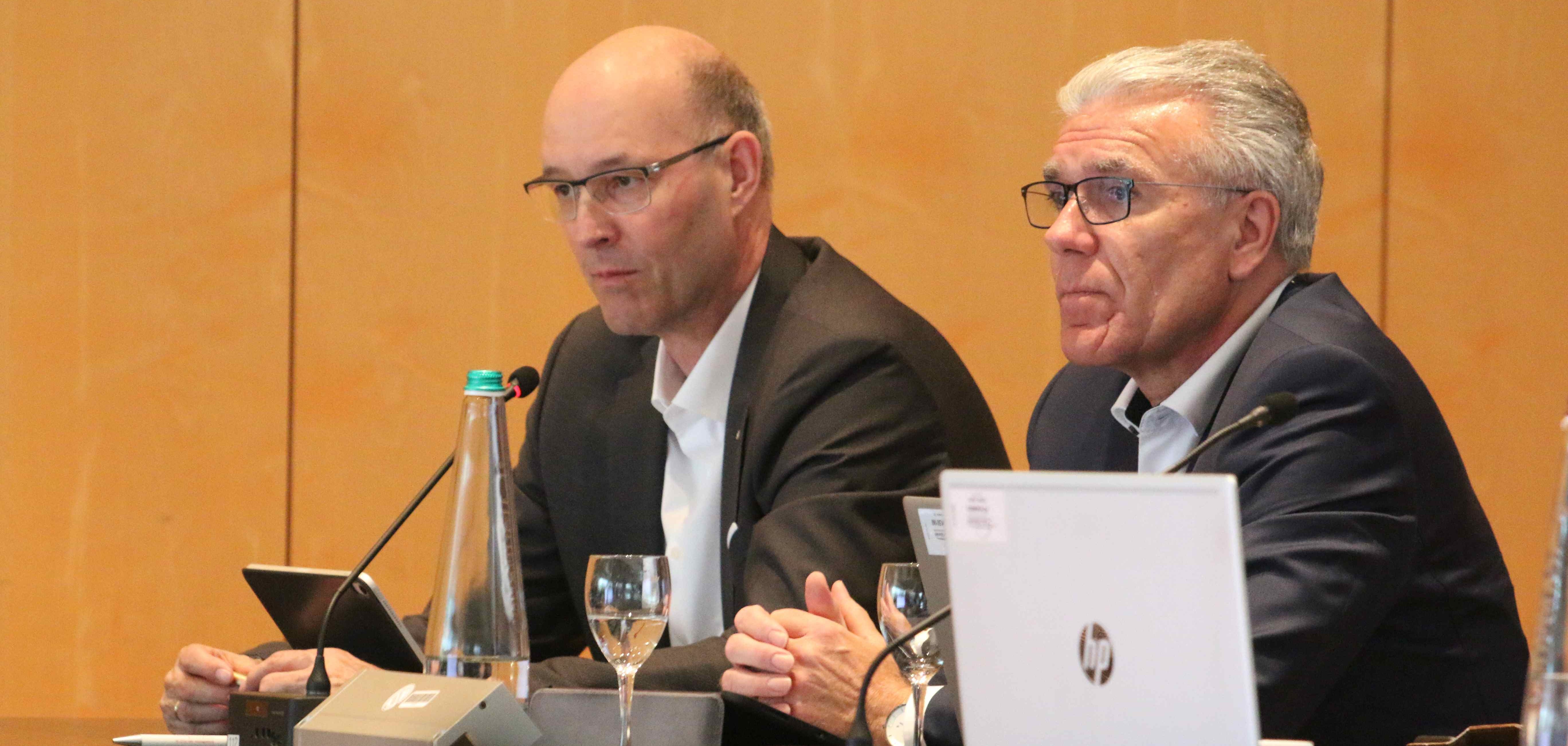 Werner Twent (l.) und Henning Bauer berichteten von der ersten, abgeschlossenen Phase der Sondierung im Kreisausschuss und darüber, was in der nächsten Phase thematisiert wird. 