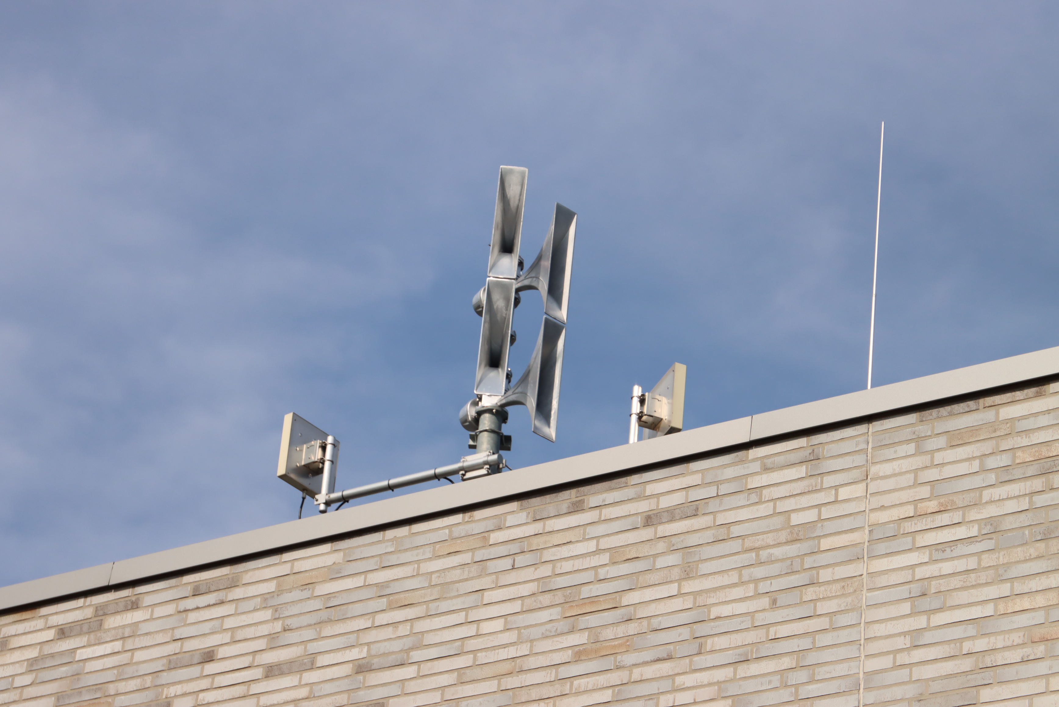 Sirene auf einem Dach