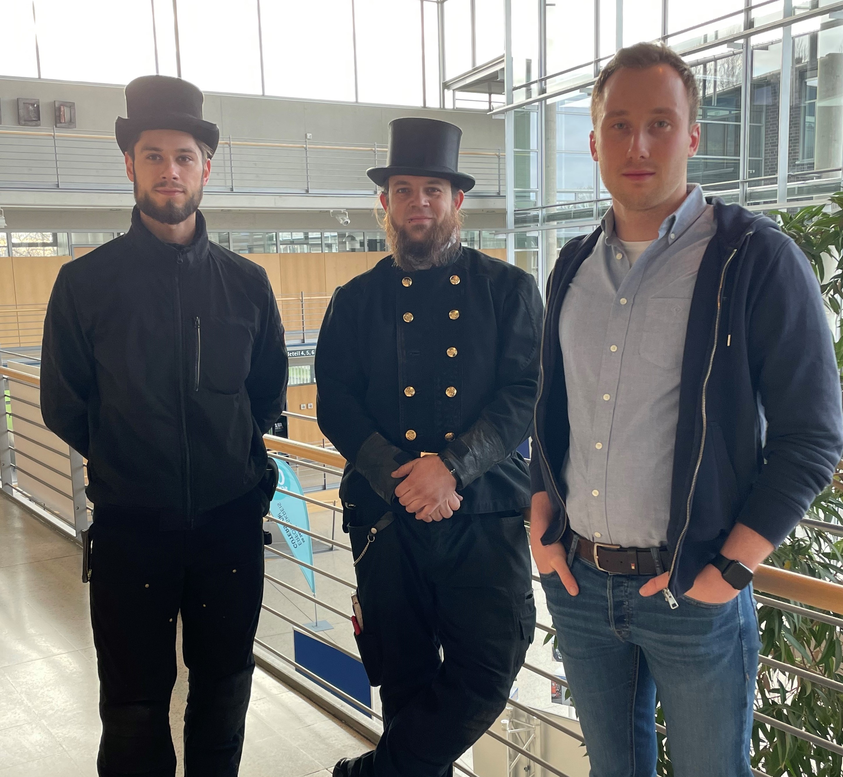 Mitarbeiter vom Kreis mit Schornsteinfeger