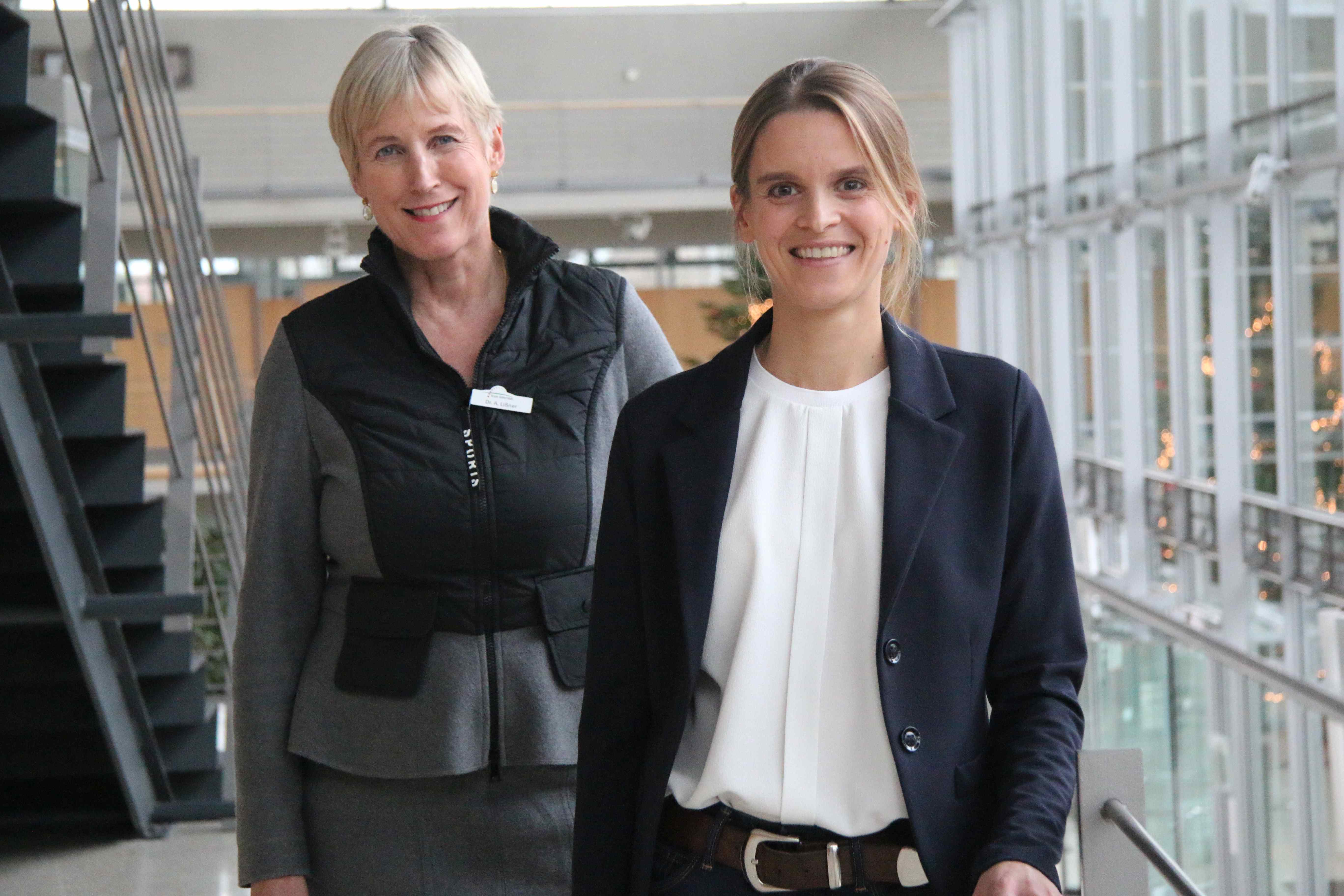 Dr. Angela Lißner und Dr. Anna Malchus Dr. Anna Malchus (r.) ist ab dem 1. Januar neue Leiterin der Abteilung Gesundheit. Zwischenzeitlich hatte ihre Chefin, Dezernentin Dr. Angela Lißner, die vakante Stelle mit übernommen.