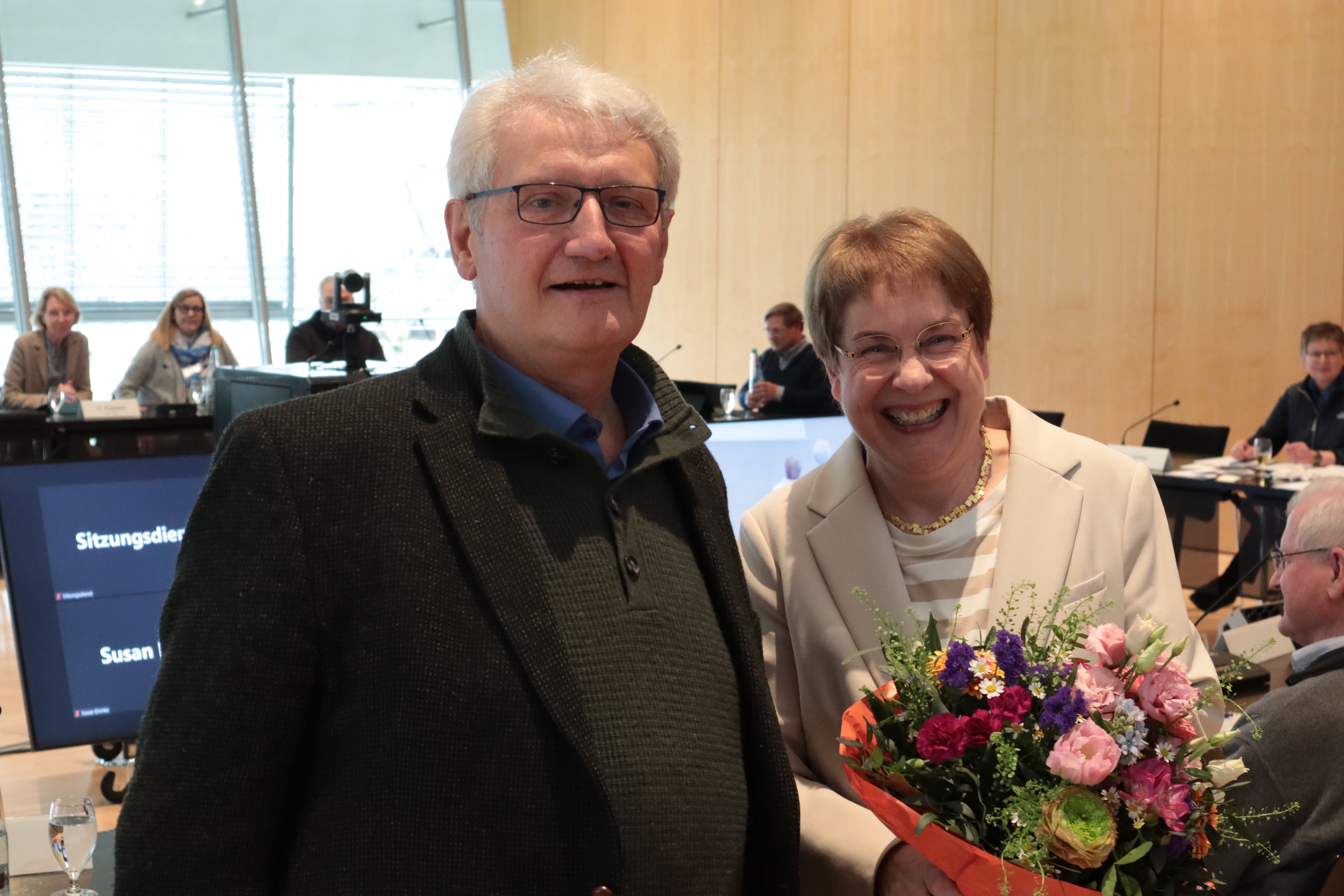 Dr. Heinz-Josef Sökeland verabschiedete Dr. Anne Bunte im Ausschuss für Gesundheit.