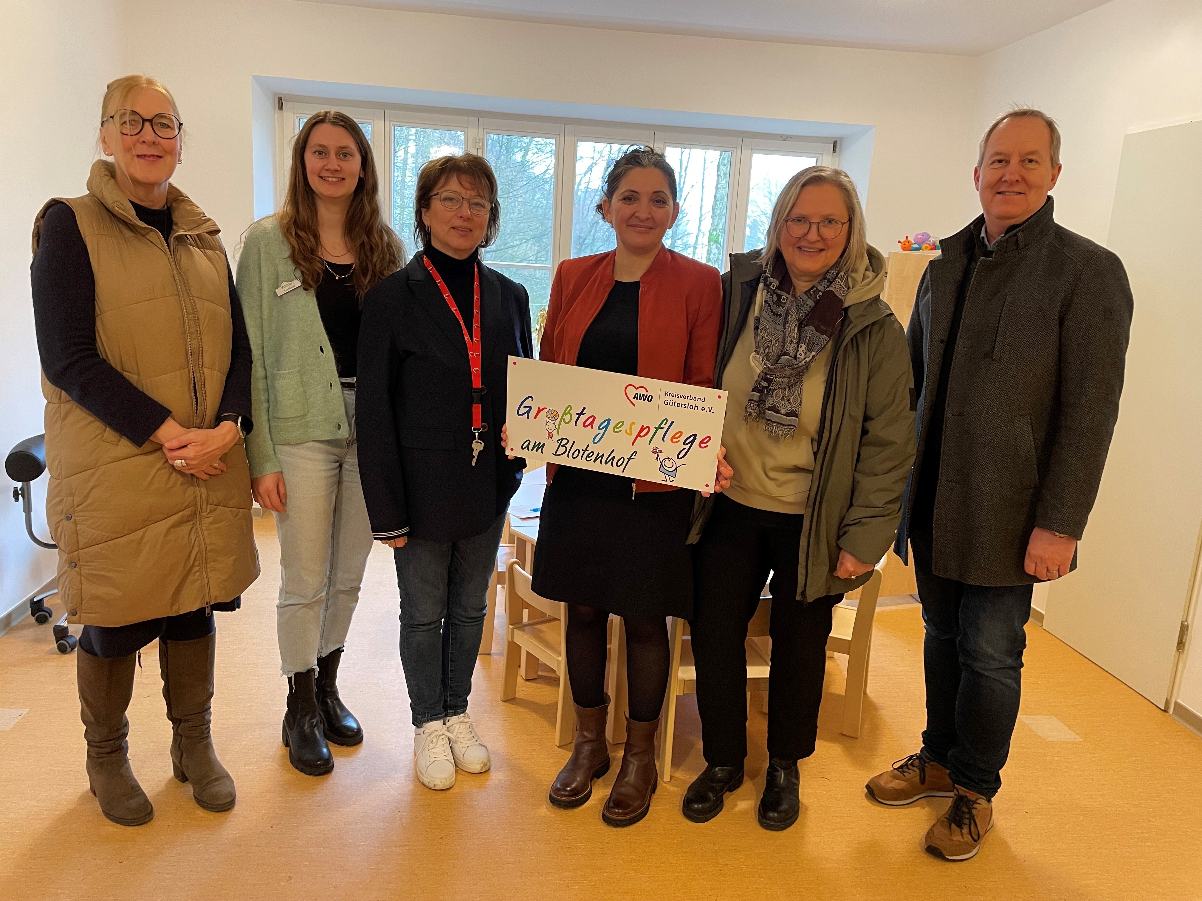 Gruppe von Kooperationspartnern in der Einrichtung