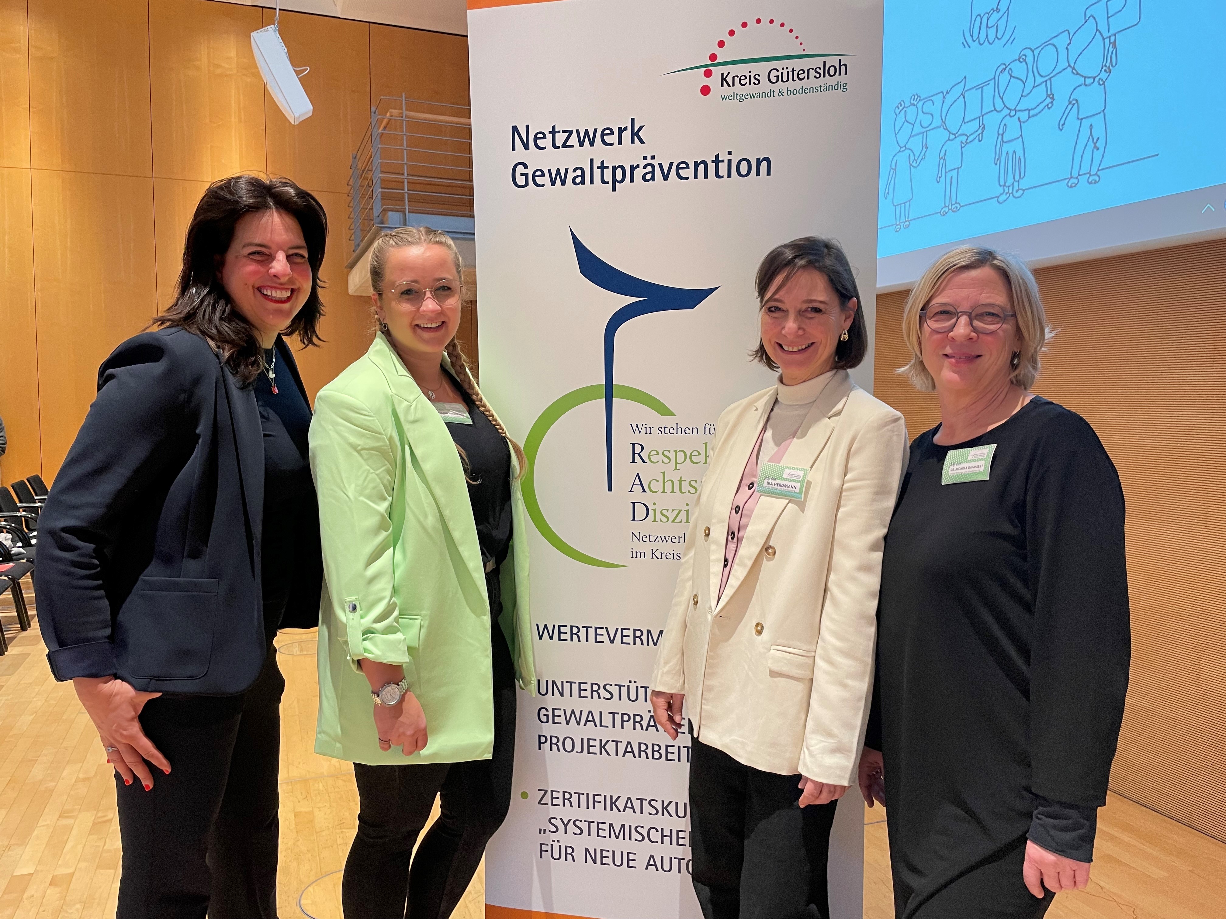 Das Orga-Team im Sitzungssaal