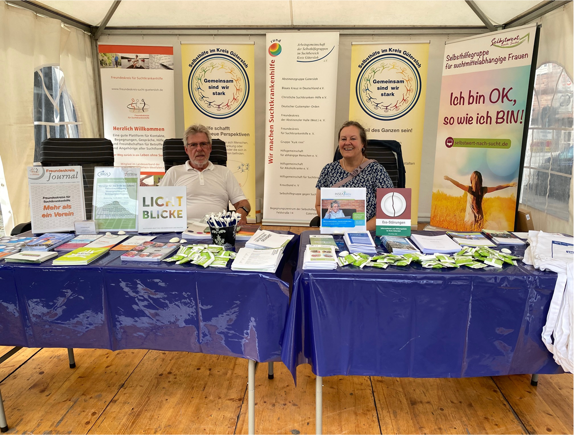 Infostand von BIGS und Selbsthilfegruppen, im Bild Günter Philipps und Jenny von Borstel von der BIGS. Archivfoto, aufgenommen in Rietberg.