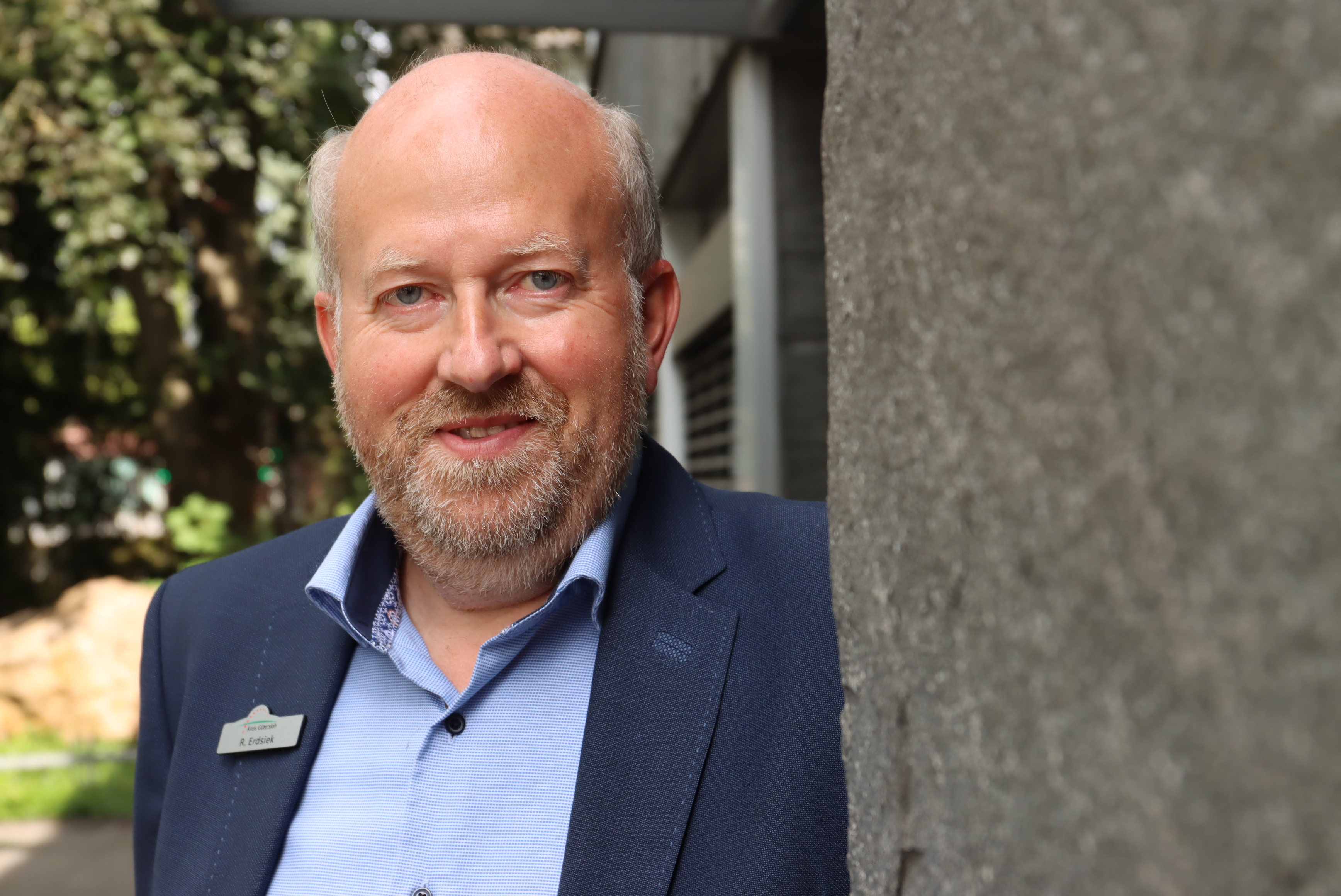 Rolf Erdsiek fotografiert am Jobcenter.