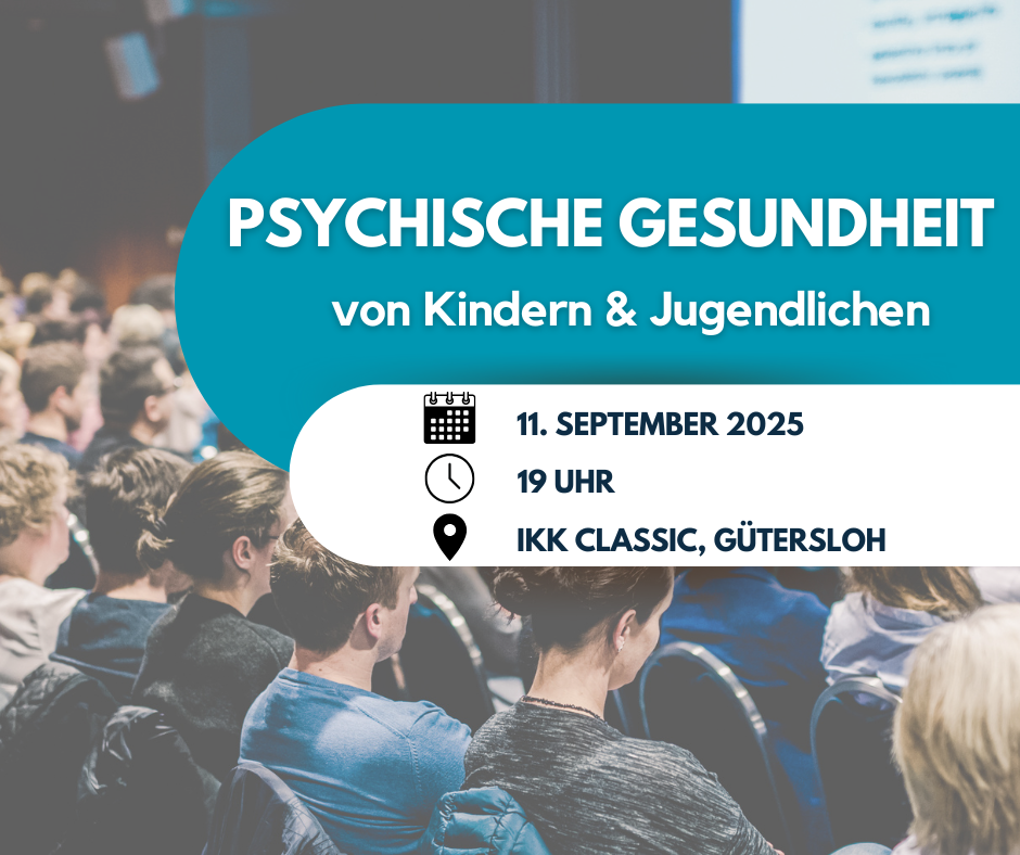 Grafik mit dem Veranstaltungshinweis. Im Hintergrund ist ein Publikum zu sehen, das einem Vortrag folgt. 