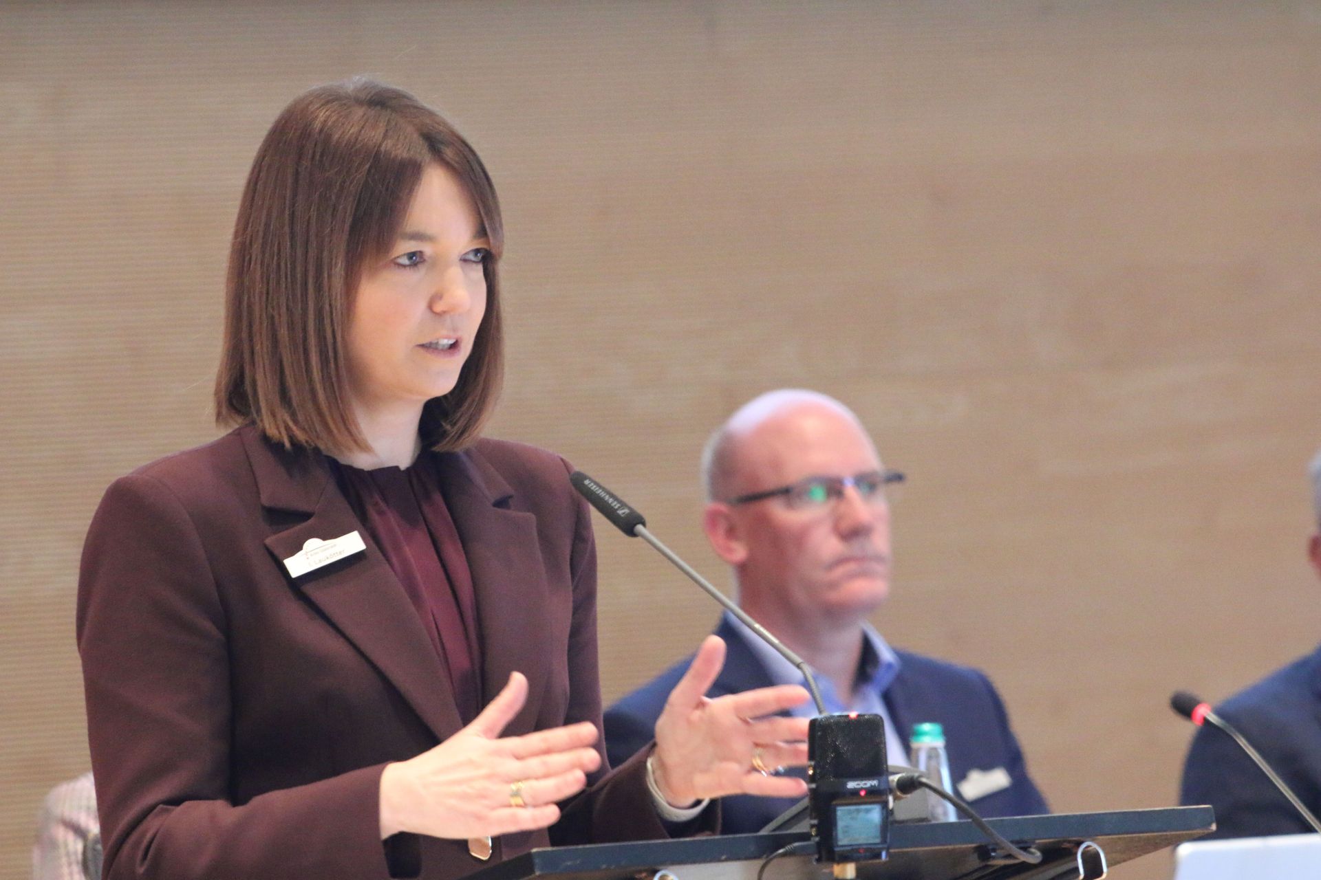 Ina Laukötter am Rednerpult bei ihrer Antrittsrede. 