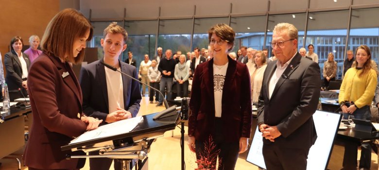 In der Kreistagssitzung wurden ebenfalls die Stellvertreterin und die Stellvertreter der neuen Landrätin Ina Laukötter (l.) gewählt (v.r.): Detlef Kroos, Dr. Christine Disselkamp und Stefan Schneidt.