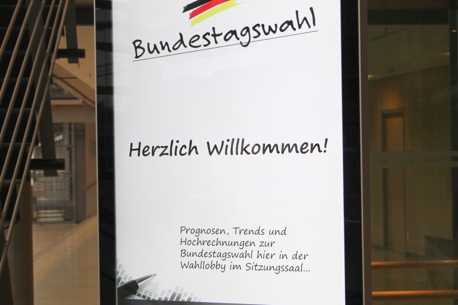 Archivfoto aus 2017, Multimediastele Bundestagswahl 2017