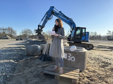 Landrätin Ina Laukötter auf der Baustelle