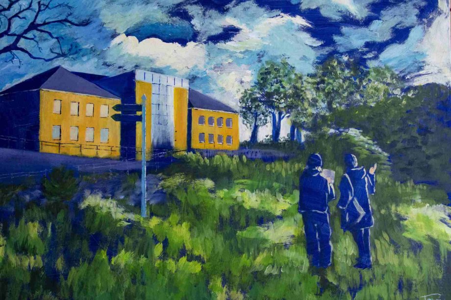 Lettisches Gemälde, grüne Wiese, blaue Menschen, Gebäude, Himmel mit Wolken. 