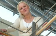 Carolin Lohmann im Treppenhaus der Kreisverwaltung