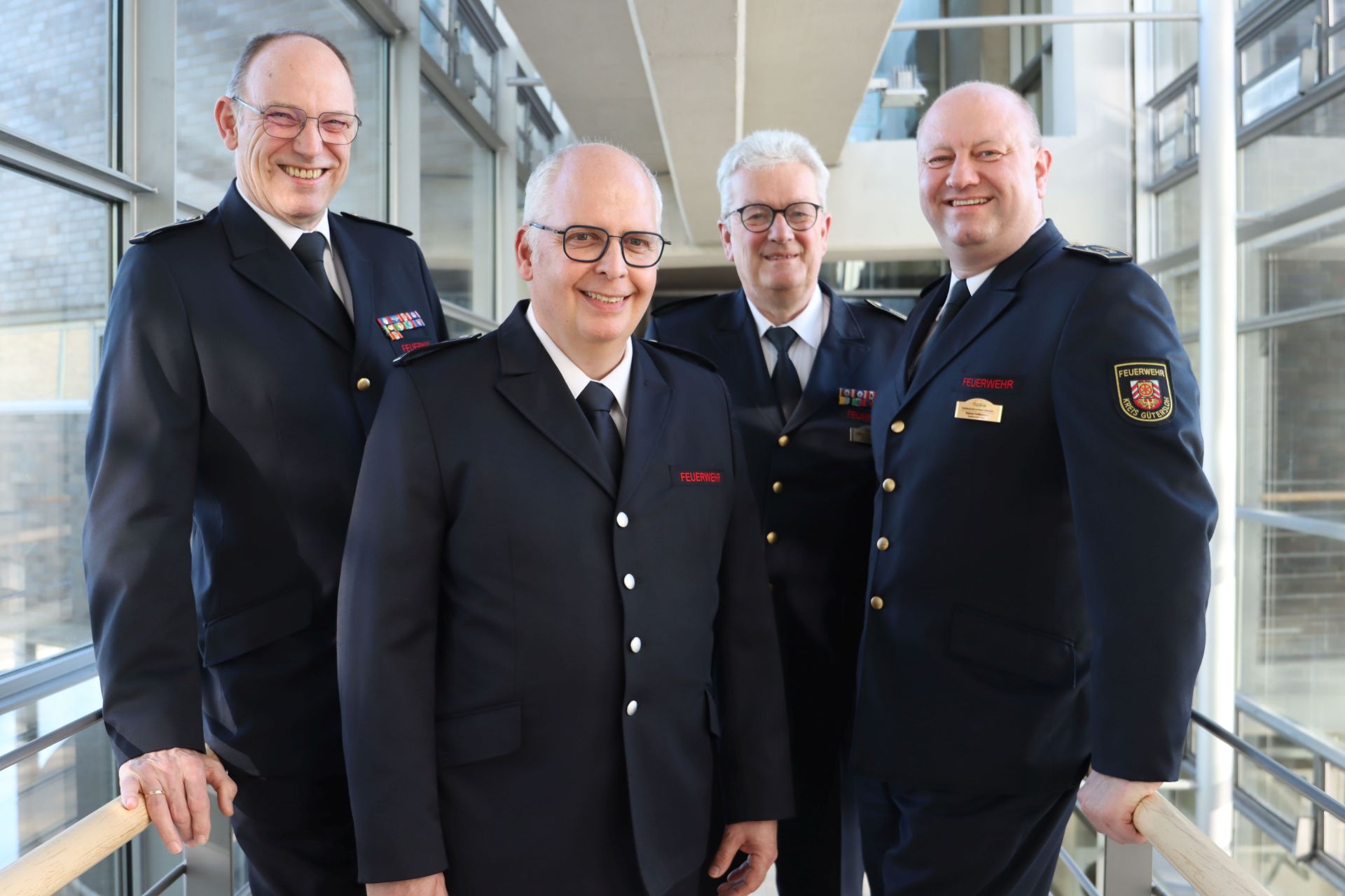 Vier Personen im Kreishaus Gütersloh