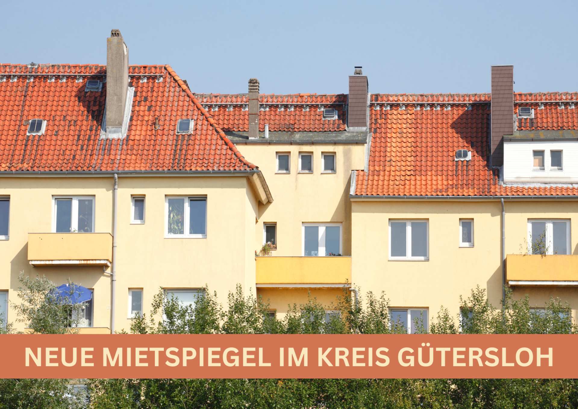 Miethäuser im Hintergrund mit der Aufschrift Neue Mitspiegel im Kreis Gütersloh