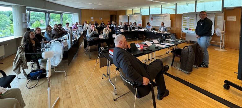 BABZ-Seminar KGS Kommunen Sitzungssaal 4 Sitzungssaal 4 im Kreishaus Gütersloh, BABZ-Seminarteilnehmende beim KGS-Seminar.