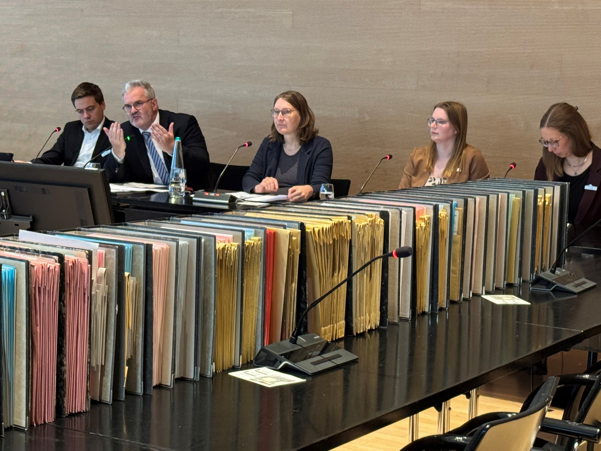 Stellten die Ergebnisse der Prüfung im Kreiswahlausschuss vor (v.l.): Jens Wimmelbücker, Michael Hellweg, Susanne Koch, Ann-Kathrin Peek und Katrin Fislake.