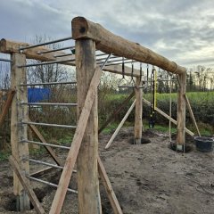 Calistenics-Anlage im Morgengrauen 