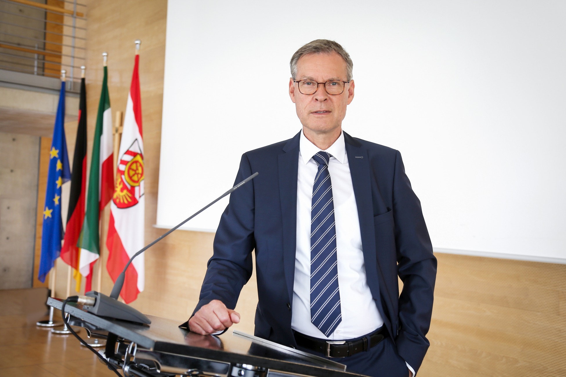 Adenauer im Sitzungssaal