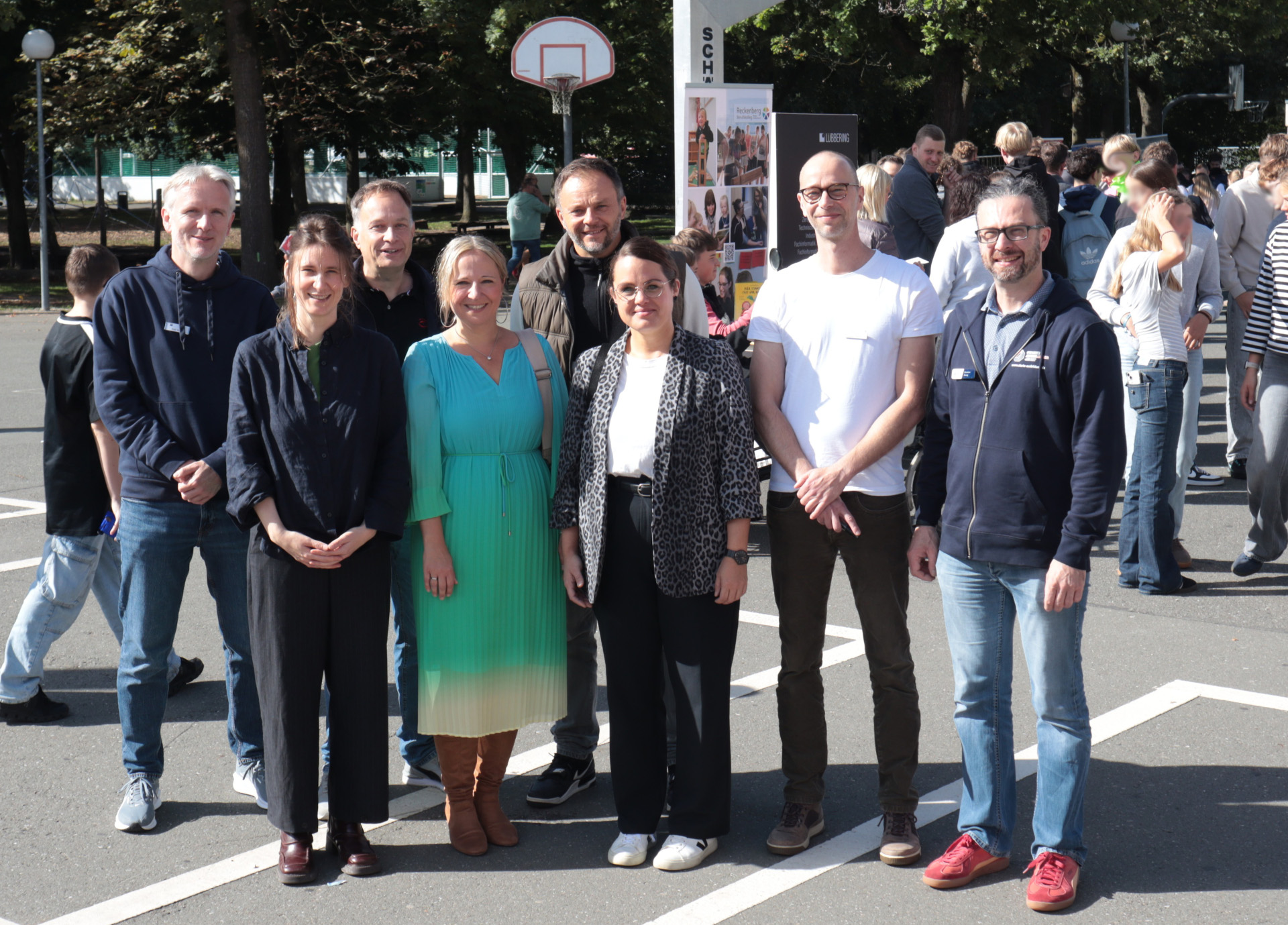 Das Organisationsteam der Schulhofaktion Ein Gruppenfoto des Organisationsteams der Schulhofaktion.