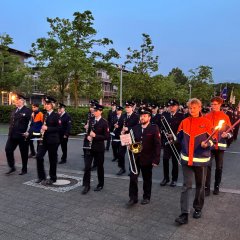 Verabschiedung Theismann, Ernennung Setter Mit dem Großen Zapfenstreich vor dem Kreishaus Gütersloh wurde Uwe Theismann verab-schiedet, es spielten 40 Musikerinnen und Musiker des Symphonischen Blasorchesters der Feu-erwehr Gütersloh und des Spielmannszug Avenwedde.