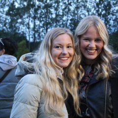 Isabelle und Lena beim Abschlussfest vom Impfzentrum. 