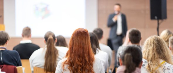 Bild mit Vortrags-Szene