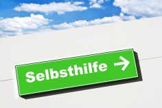 Wegweiser mit dem Begriff "Selbsthilfe" Wegweiser mit dem Begriff "Selbsthilfe"