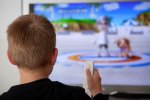 Junge vor dem Bildschirm - Link öffnet seitenüberlagerndes Dialog-Fenster