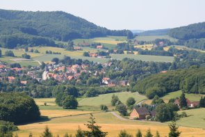 Strothmann_Antje_Blick auf Borgholzhausen.JPG | Blick auf Borgholzhausen; Foto: Antje Strothmann; Datum: 2010 | Landschaft