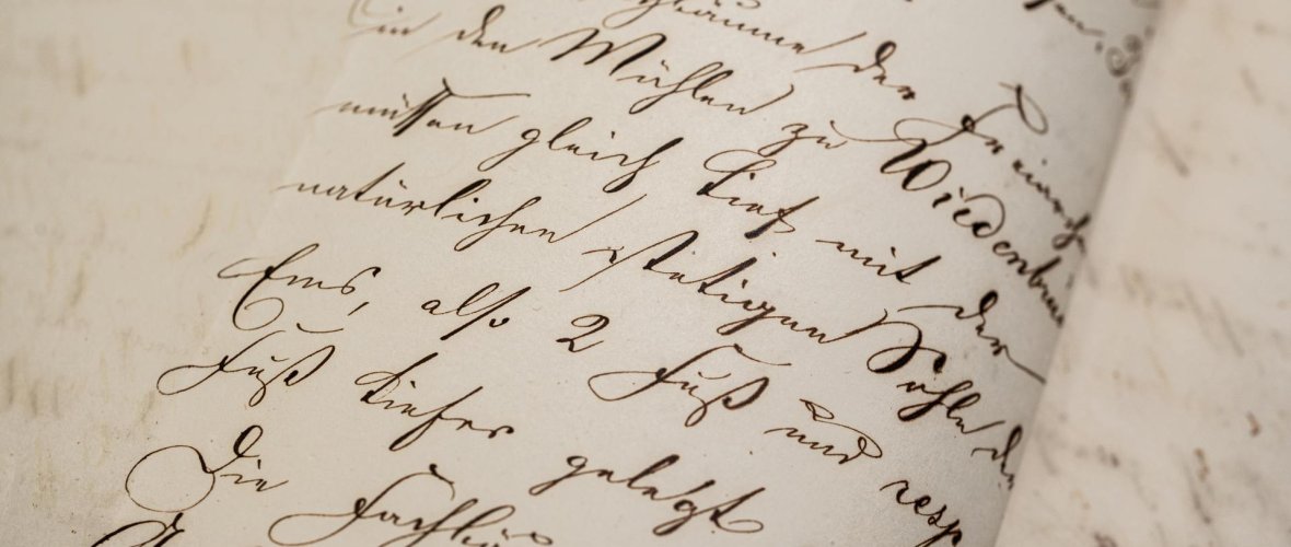Handschriftliches Schriftstück in einer Akte des 19. Jahrhunderts