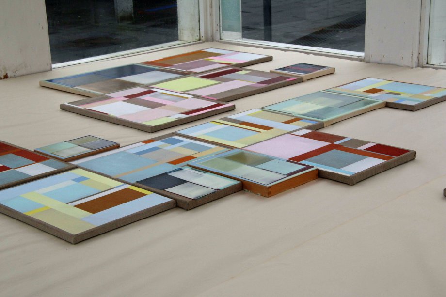 Das Mosaik besteht aus 34 einzelnen Bildern, die Melanie Körkemeier eigens für die Ausstellung angefertigt hat. 