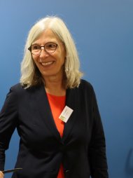 Rudite Markus, Partnerschafts-beauftragte des Bezirks Valmiera, und Schulleiterin Ulla Husemann