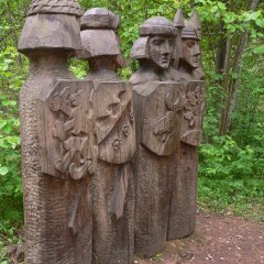 Kurbad-Figuren im Park
