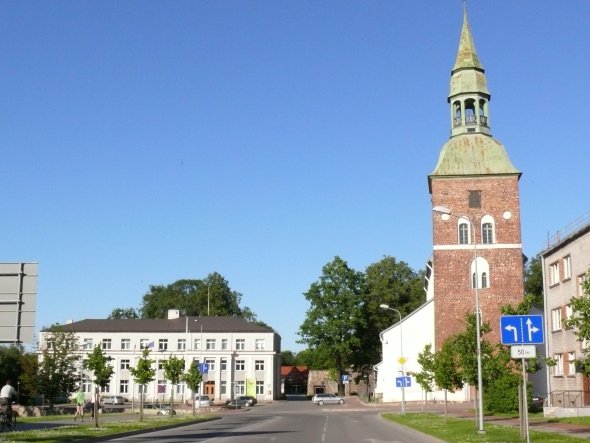 Rathaus und St. Simonskirche